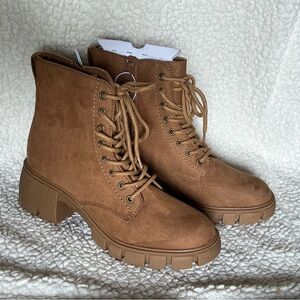 NWT Universal Thread brown combat boots size 10